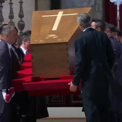 Прощання з Папою Франциском закінчилося