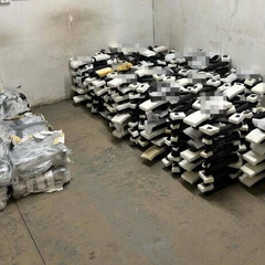 Дрони, заховані під кущами лісу