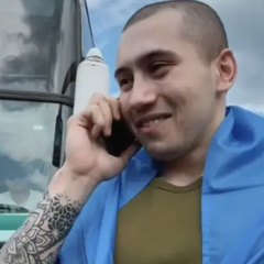 Захисник розмовляє з мамою