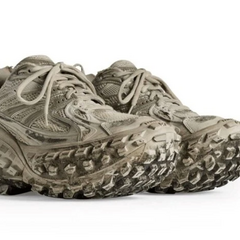 Зумери перетворили брудні кросівки в тренд