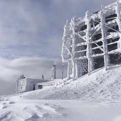 Карпаты завалило снегом: -18° мороза