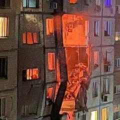 Безпілотник влучив у багатоповерхівку