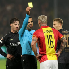 Шведський футболіст глузує з гравця Штутгарта