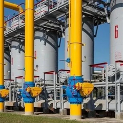 Захисні дракони охороняють газопровід