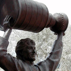 Статуя друга Трампа в Канаді