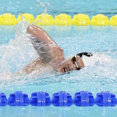 12-річна китайська плавчиня з бронзовою медаллю