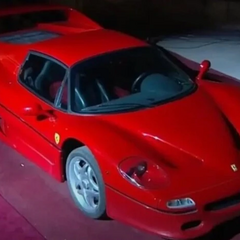 Молоток у руках аукціонера