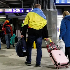 Дозвіл на виїзд для молодих українців