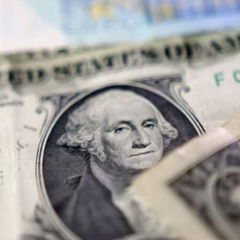 Де не тримати долари: поради експертів