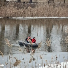 Тіло хлопчика під льодом.
