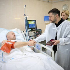 Фото с раненными бойцами в Днепре