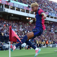 Зірка футбольної команди Барселона використовує карликів для розваг