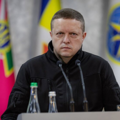 Женщина с оружием в руках