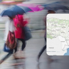 Темна грозова хмара над містом