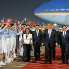 Трамп прибуває до Пекіна: президент США гідує з китайськими лідерами