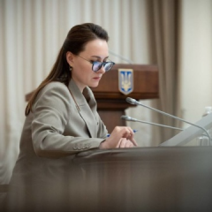 Солдати військової частини виконують вправи