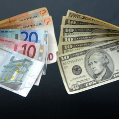 Гроші вкладати: долари або інвестиції?