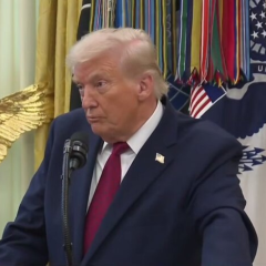 Трамп обсуждает мир с Россией
