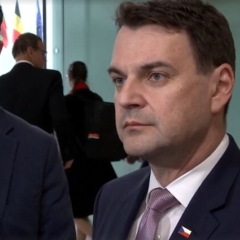 Support for credit and sanctions from Hungary