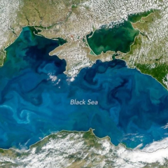 Чорне море з бірюзовою водою