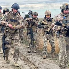 Два державні прапори на переговорах