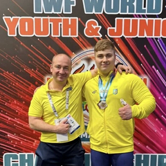 Чмих з виграною нагородою