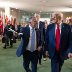 Администрация Трампа и российский флаг