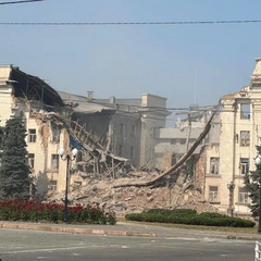 Зеленский реагирует на разрушение здания ОГА