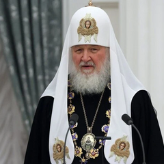 Портрет Кирила з Путіним і Сталіним