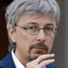 Слуга Ткаченко с маской стоимостью 2300 гривен