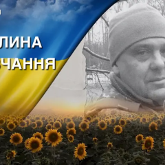 Открытый гробовой кофр в церкви