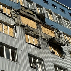 Понівечене консульство Литви після обстрілу