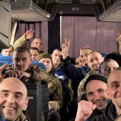 Українські вояки, звільнені з полону