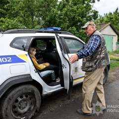 Полицейская эвакуация семей из Новомиколаевки