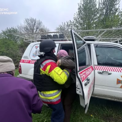 Евакуація двох жінок у Сумах
