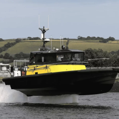Electric pilot boat with underwater wings