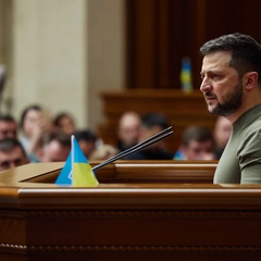 Зеленський показує нардепам червону картку