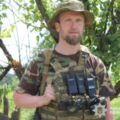 Боевик с кулаками и дубинками