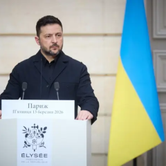 Дрон с логотипом 'шахед' в воздухе