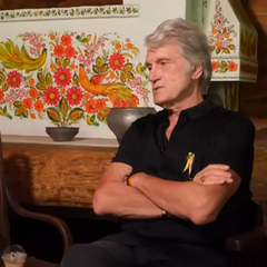 Портрет Путіна на тлі диктатури