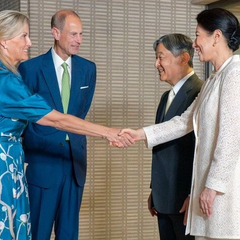 Герцогиня Софія скалала глибокий реверанс перед імператором Японії