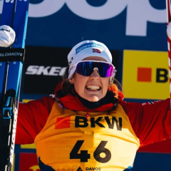 Кароліна Сімпсон-Ларсен з медаллю
