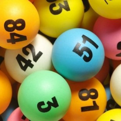 Почему люди играют в лотерею онлайн?