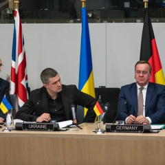 Гелікоптери в армійській базі в Україні