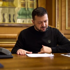 Зеленский подписал продление военного положения