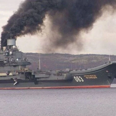 Авианосец в доке на ремонте