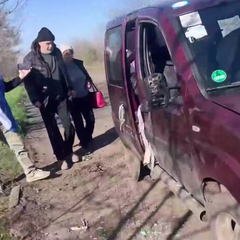 Атака FPV-дронами на евакуаційне авто