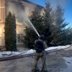 Рятувальники ліквідують пожежі під обстрілами