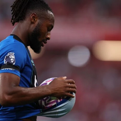 Фанат ображає гравця на кріслі