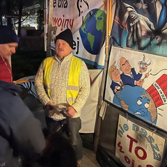 Демонтаж намету з пропагандою РФ